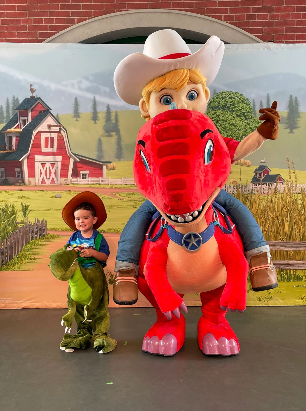 JJ from Dino Ranch high fiving a little fan